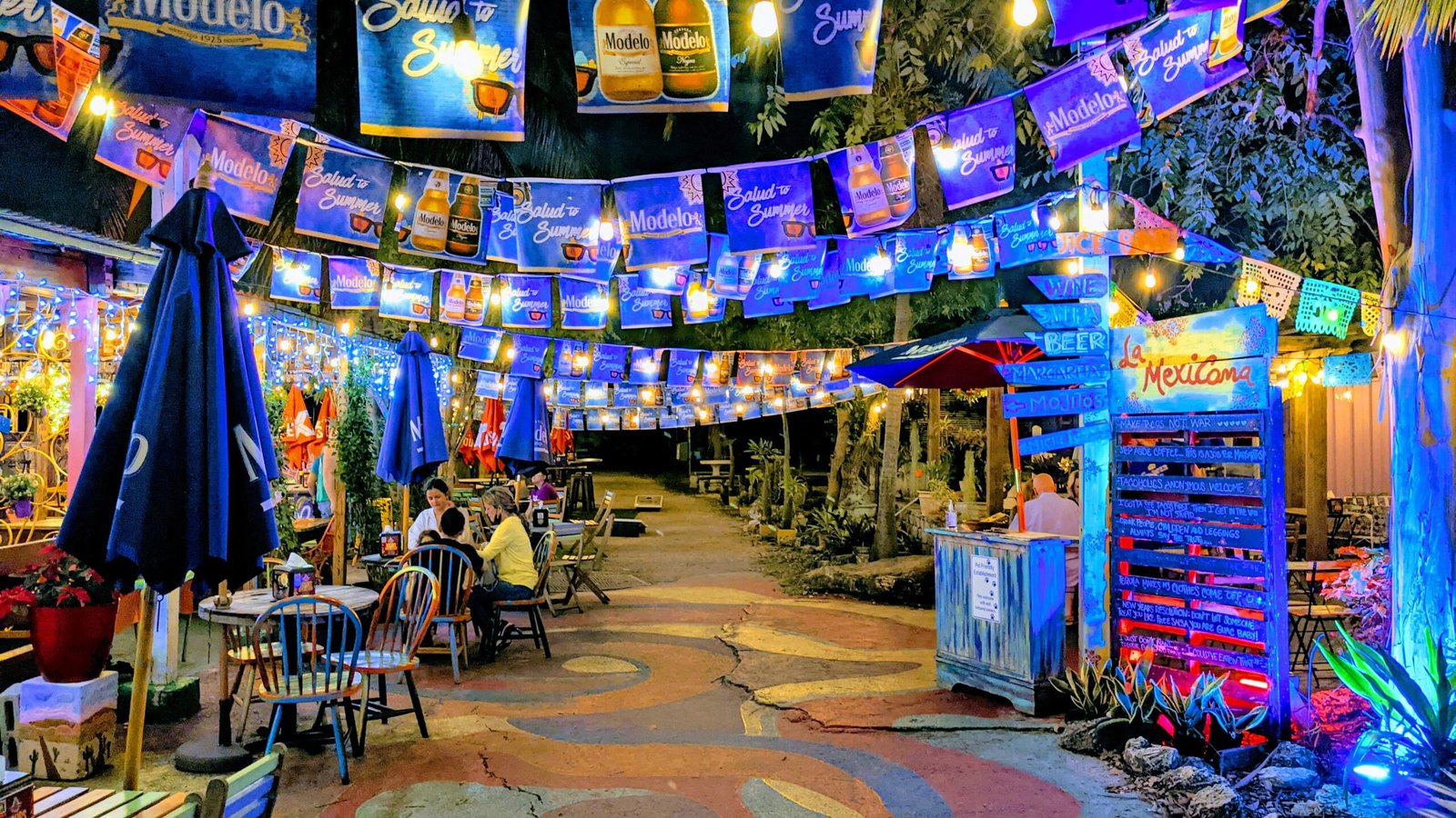 La Mexicana Courtyard