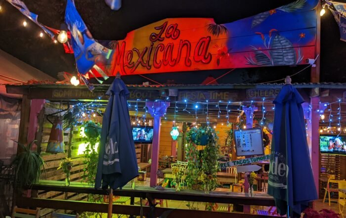 Front entrance to La Mexicana