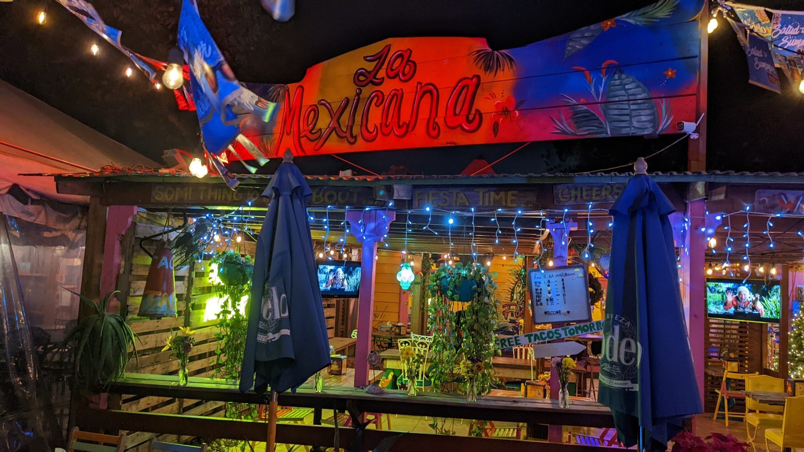 Front entrance to La Mexicana
