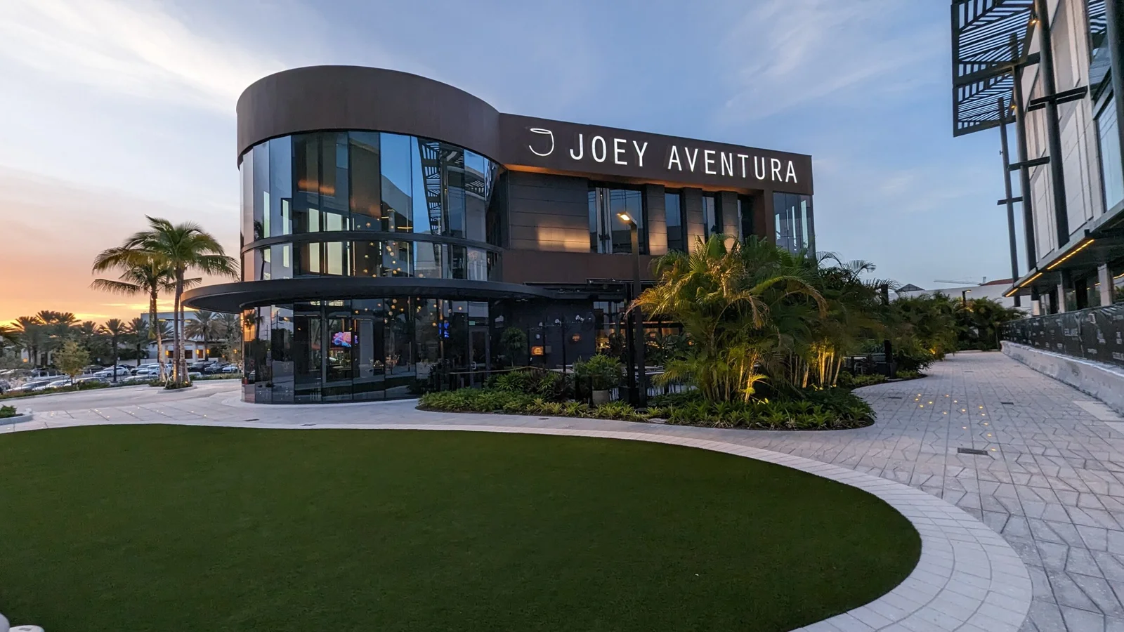 Joey Aventura building