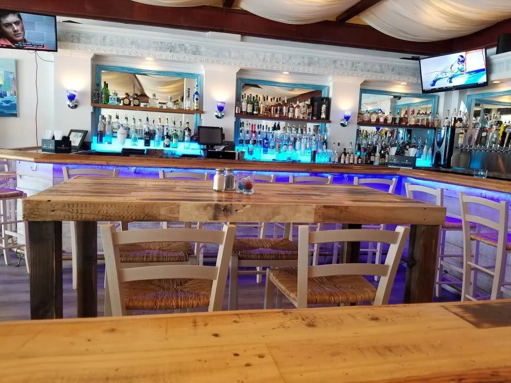 Fully stocked bar and lounge area