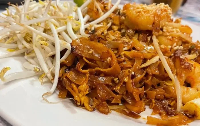 Shrimp and Pad Thai Rice noodles with Bean Sprouts