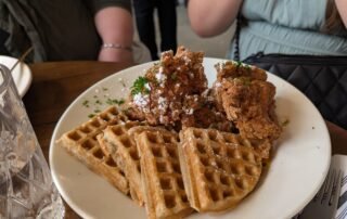 Fried Chicken ove fluffy Waffles