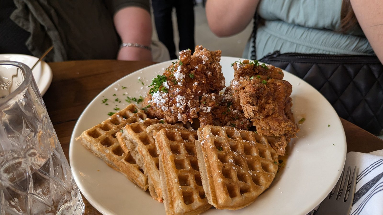 Fried Chicken ove fluffy Waffles